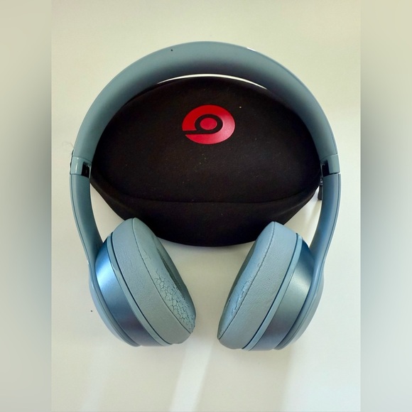 Beats by Dr. Dre Solo On-Ear Headphones‎ - Light Blue - Picture 1 of 16